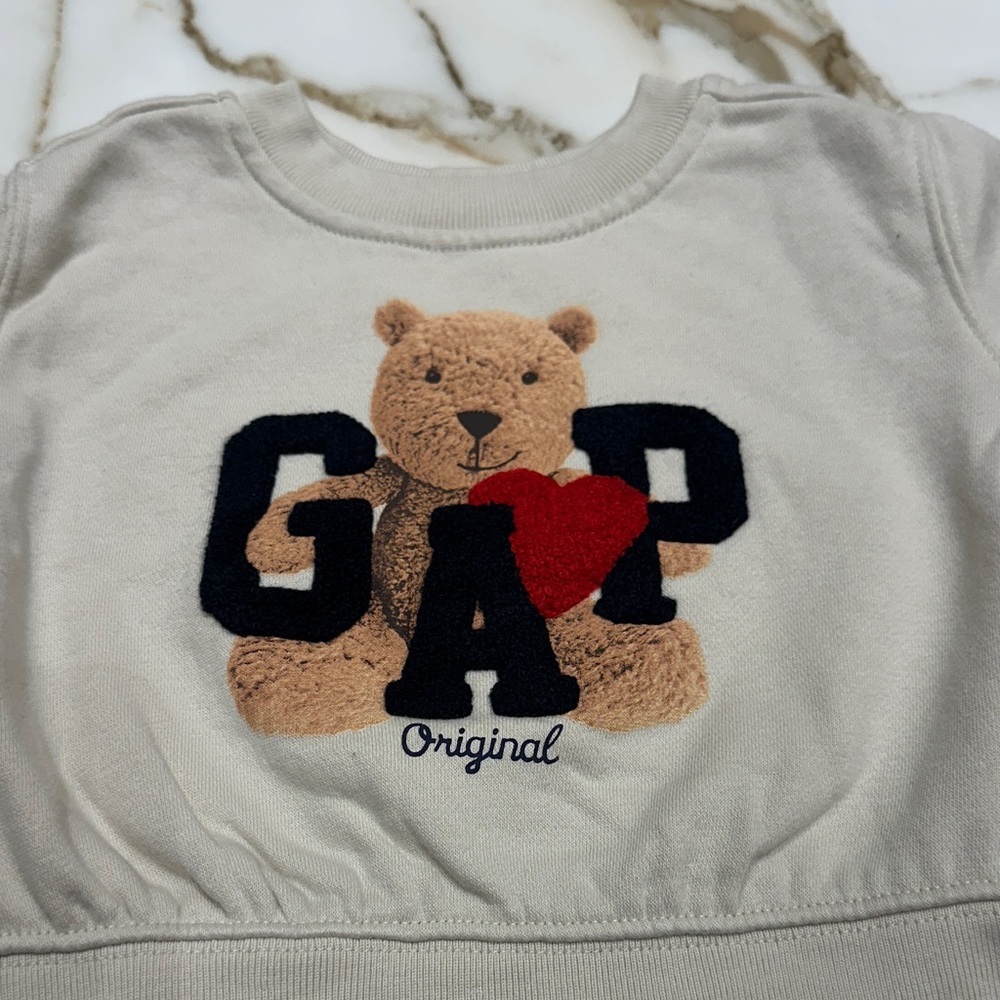 GAP Kids Cream Bear Heart Sweatshirt - Picture 3 of 5
